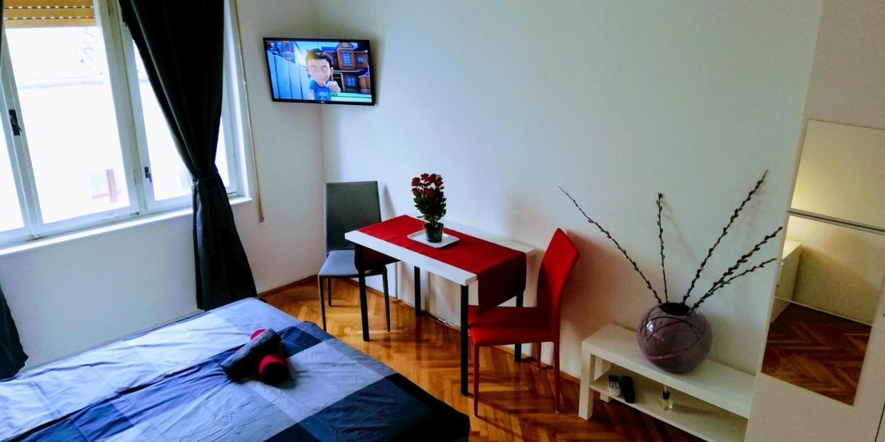 Pula Center Old Town Apartments And Rooms エクステリア 写真