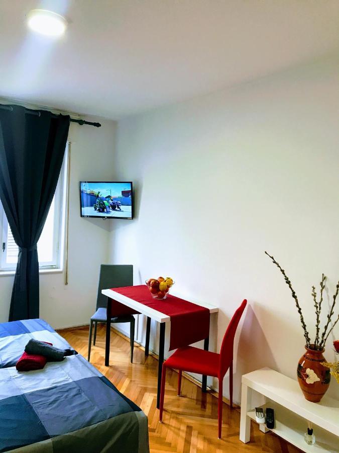 Pula Center Old Town Apartments And Rooms エクステリア 写真