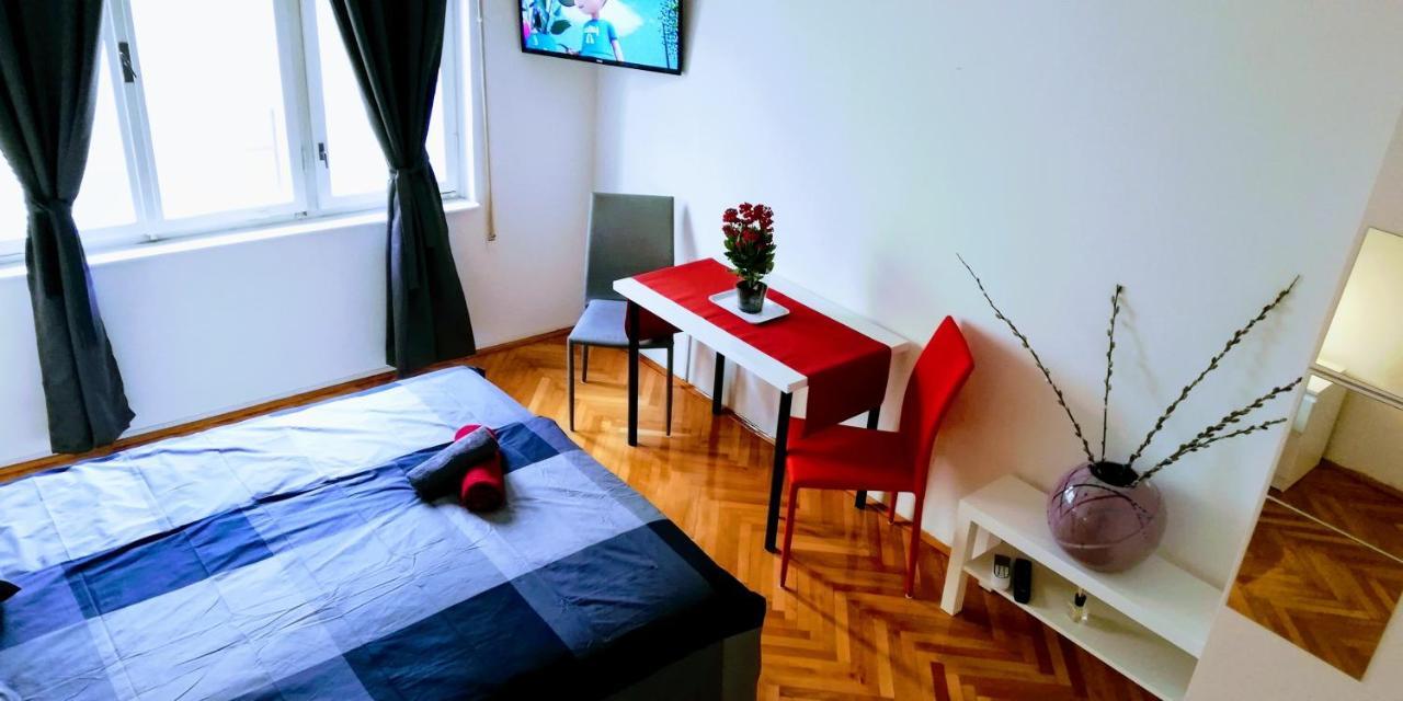 Pula Center Old Town Apartments And Rooms エクステリア 写真