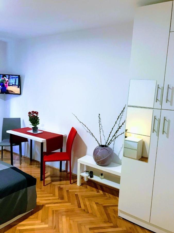 Pula Center Old Town Apartments And Rooms エクステリア 写真