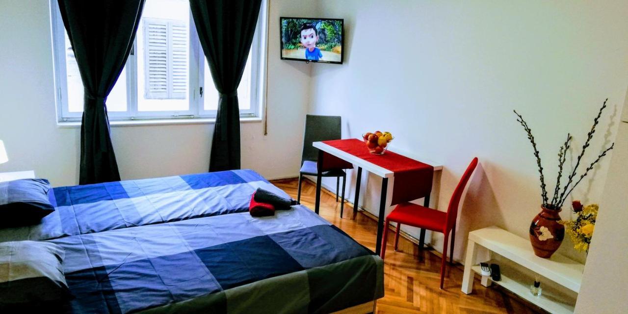 Pula Center Old Town Apartments And Rooms エクステリア 写真