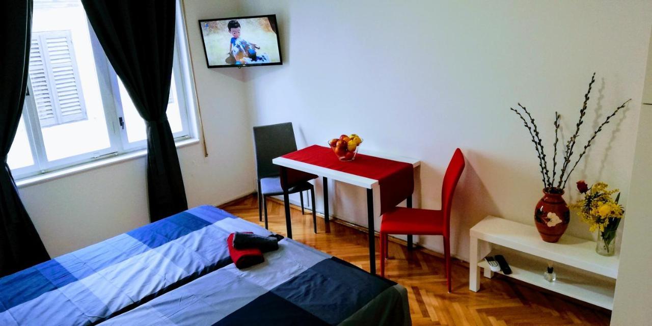 Pula Center Old Town Apartments And Rooms エクステリア 写真