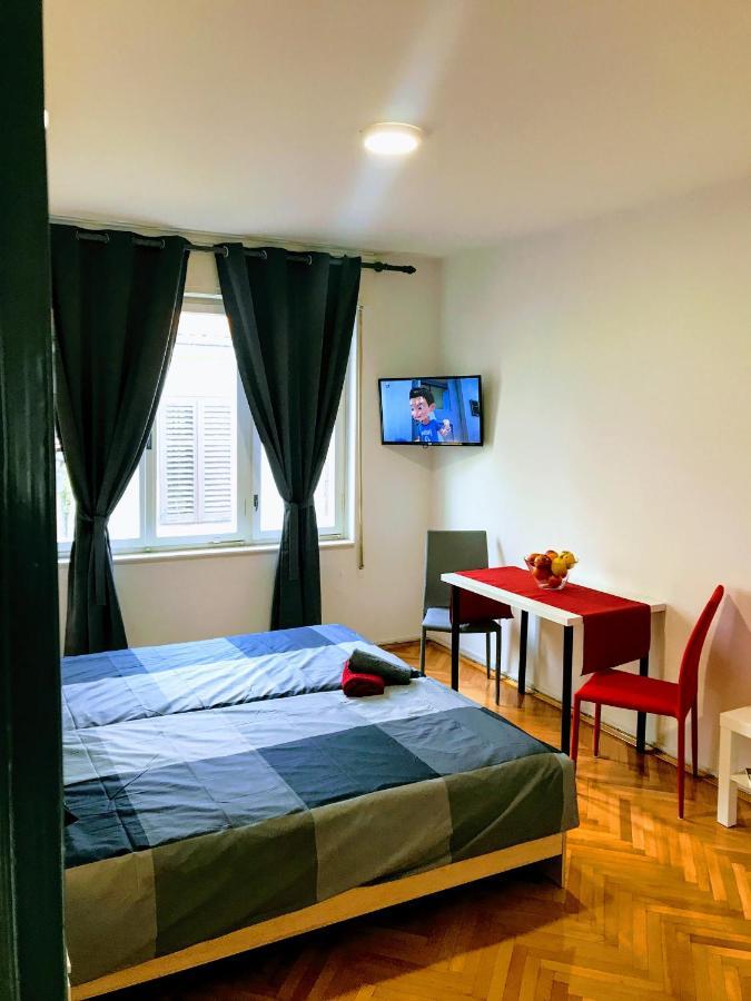 Pula Center Old Town Apartments And Rooms エクステリア 写真